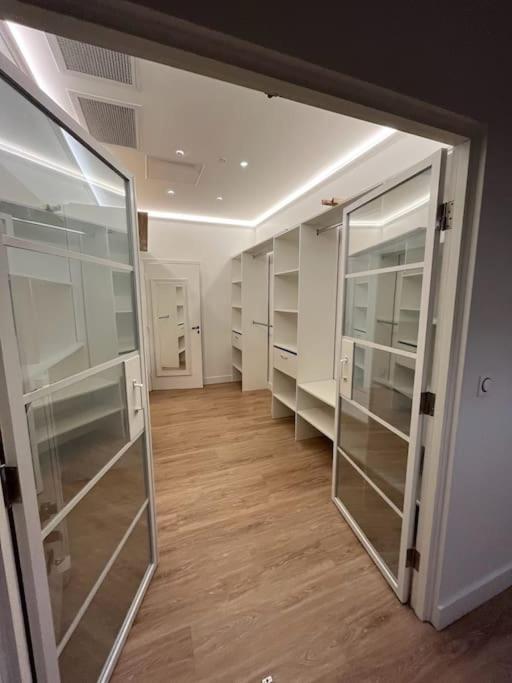 Appartamento Large Haussmanian In The Heart Of