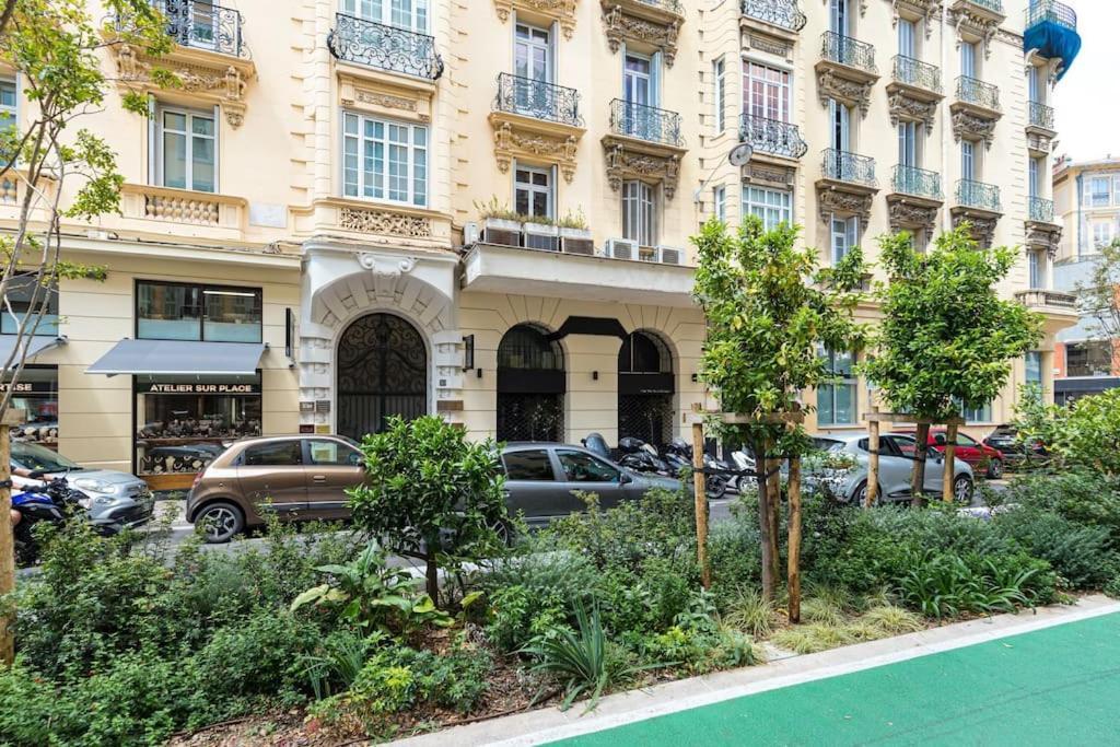 Large Haussmanian In The Heart Of Appartamento *